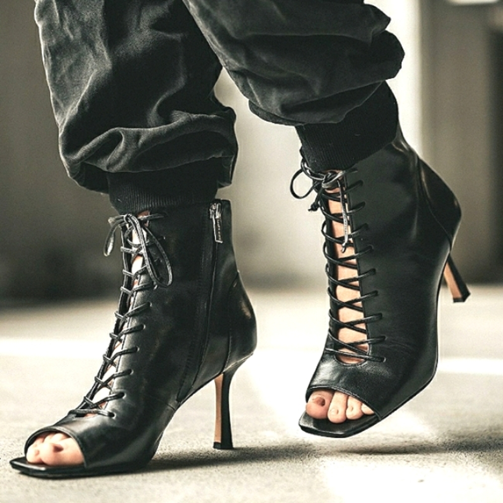 🌱 Vince Camuto Lace-Up Leather Peep-Toe Bootie Boot Black Sz 5.5